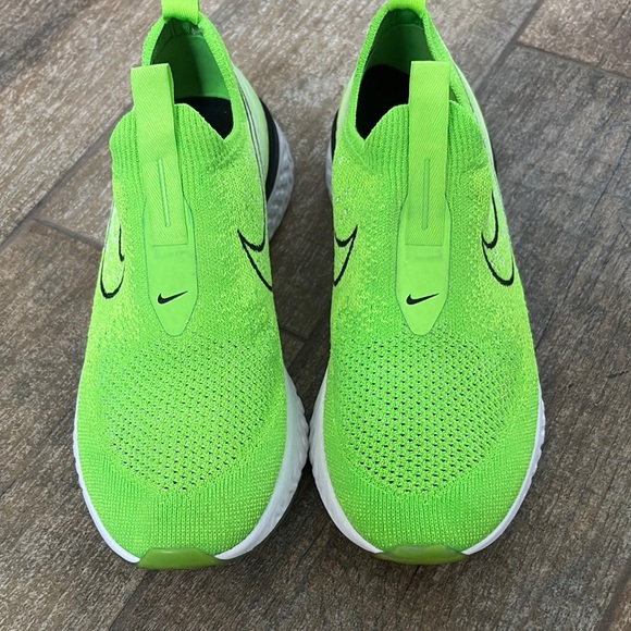 Nike Ladies Lime Green Running Shoes size 9 - Picture 2 of 10